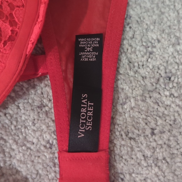 Victoria's secret 34C red push up bra - Picture 2 of 4